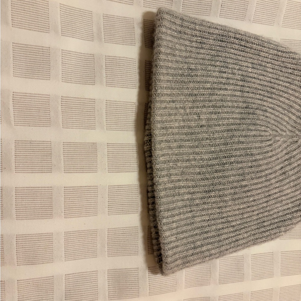Babaton 100% Cashmere Light Gray Knit Toque - Picture 6 of 12